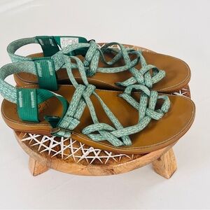 Chaco Women’s Diana Sandals Green Size 7 Strappy Hiking Walking Comfort Shoe